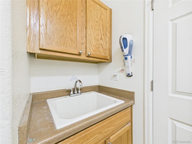 10497 Wagon Box Cir, Highlands Ranch, CO 80130 - laundry room featuring a sink