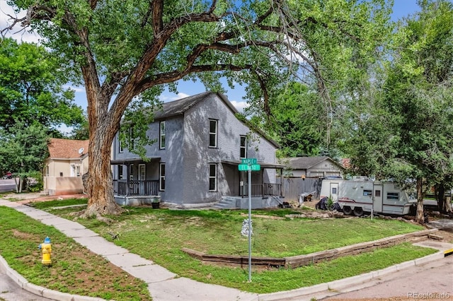 view of front of home featuring a front yard and stucco siding