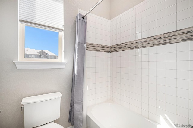 full bathroom featuring shower / bathtub combination with curtain and toilet