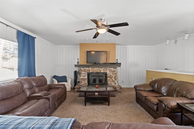 carpeted living room featuring ceiling fan