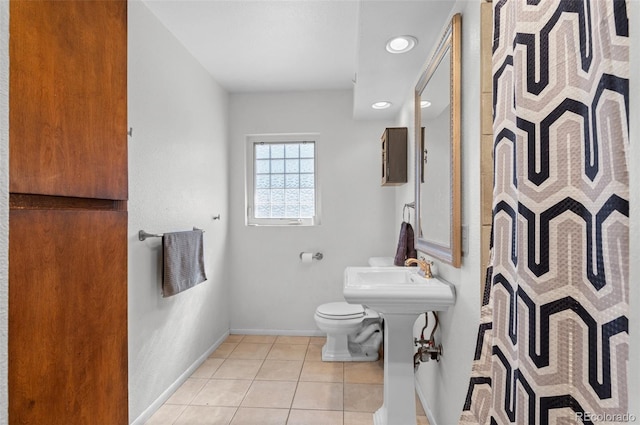 bathroom featuring tile patterned flooring, toilet, recessed lighting, a sink, and baseboards