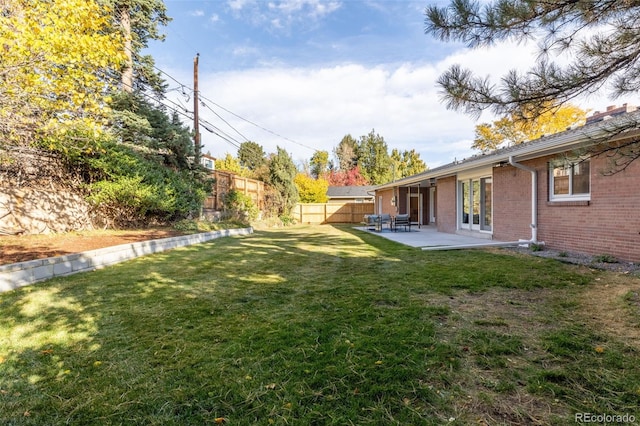 view of yard featuring a patio area