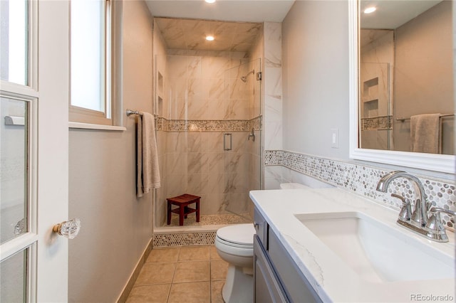 6687 Devinney Ct, Arvada, CO 80004 - full bath featuring toilet, tile patterned floors, vanity, a stall shower, and recessed lighting