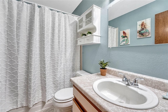 full bathroom featuring shower / bathtub combination with curtain, vanity, and toilet