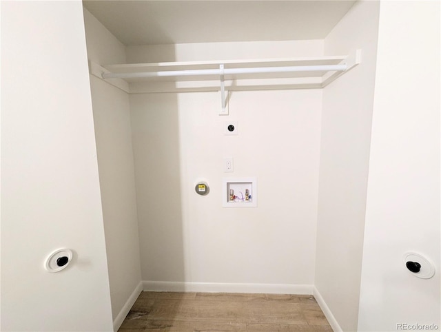 washroom with electric dryer hookup, light wood-style flooring, baseboards, hookup for a washing machine, and laundry area