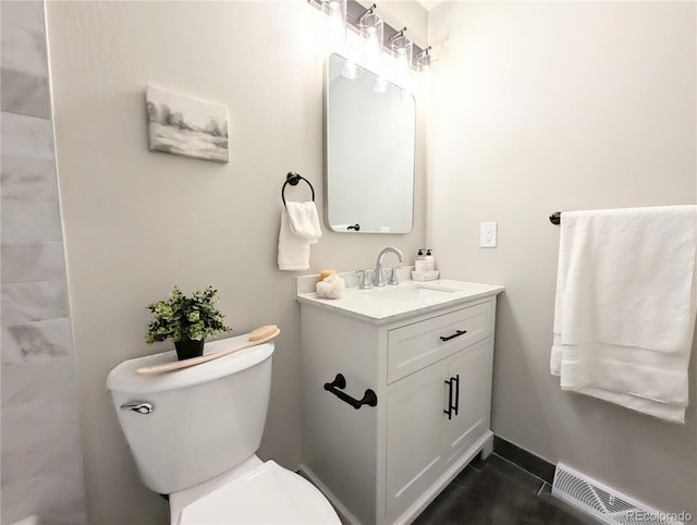 bathroom with visible vents, toilet, vanity, and baseboards