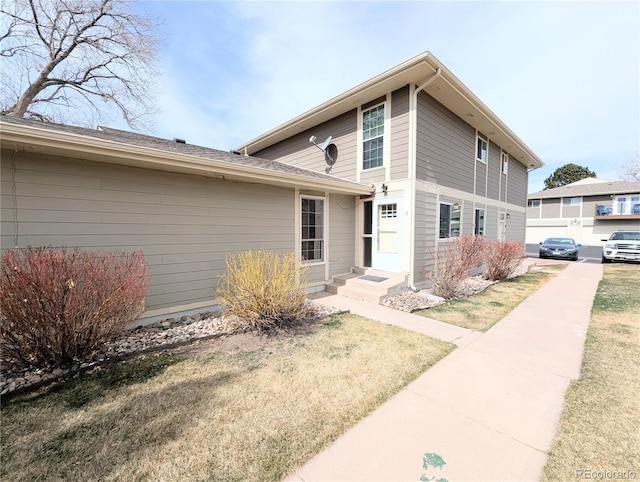 view of front of property with a front lawn