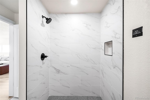 bathroom featuring tiled shower