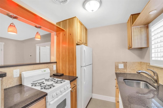 kitchen with pendant lighting, tasteful backsplash, visible vents, a sink, and white appliances