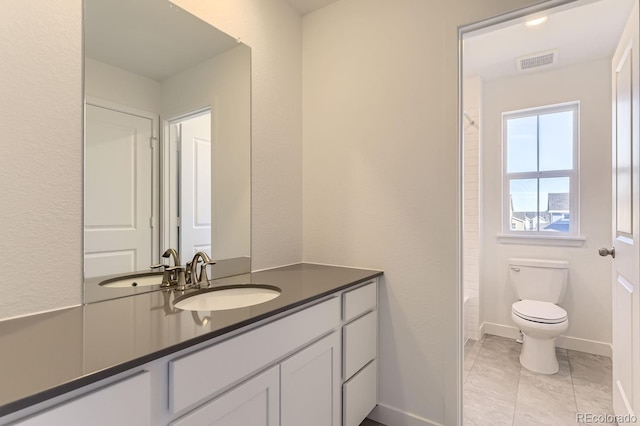 full bath featuring baseboards, visible vents, vanity, and toilet