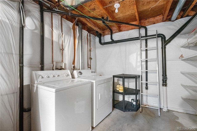 18897 E Linvale Pl, Aurora, CO 80013 - laundry room with washing machine and dryer