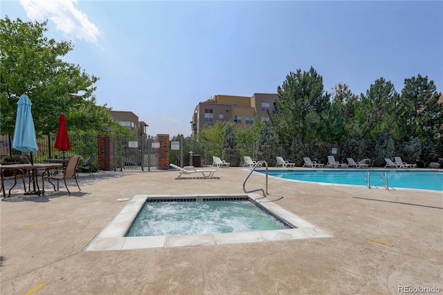 9039 E Panorama Cir Unit C201, Englewood, CO 80112 - community pool with a community hot tub and a patio area