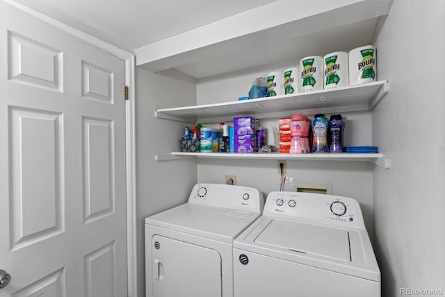 laundry room with a textured ceiling and independent washer and dryer