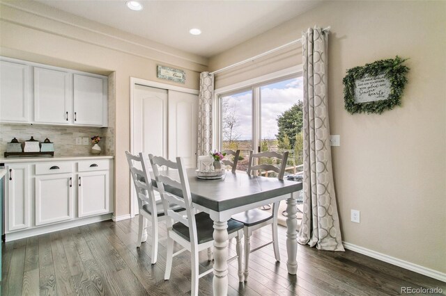 dining space featuring dark wood-type flooring, recessed lighting, and baseboards
