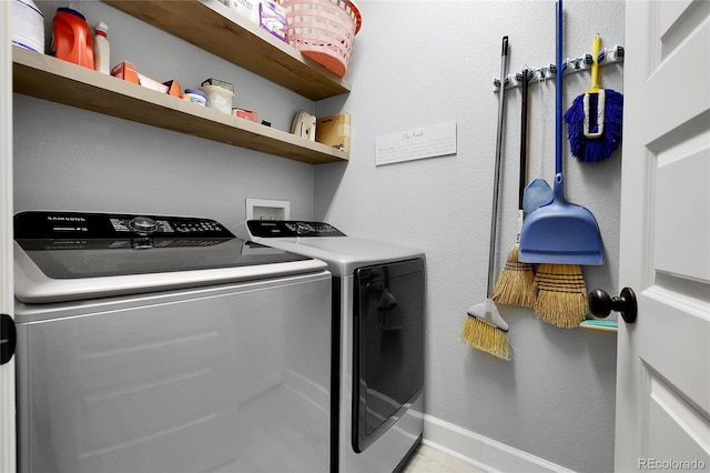 484 N Jamestown Way, Aurora, CO 80018 - washroom featuring washer and dryer and baseboards