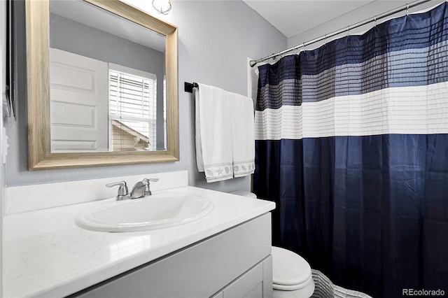 484 N Jamestown Way, Aurora, CO 80018 - bathroom featuring vanity, toilet, and a shower with curtain
