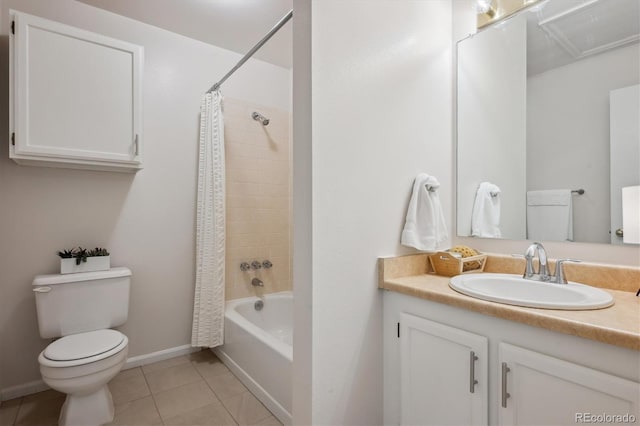 full bathroom featuring shower / bath combination with curtain, toilet, vanity, baseboards, and tile patterned floors