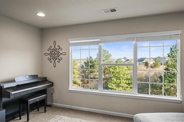 living area with baseboards, plenty of natural light, carpet floors, and recessed lighting