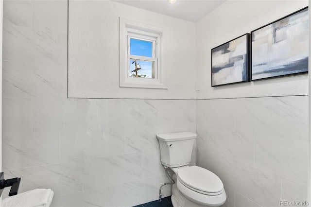 5640 Niagara St, Commerce City, CO 80022 - bathroom with toilet and tile walls