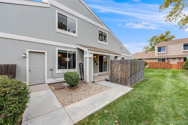 exterior space featuring a front yard