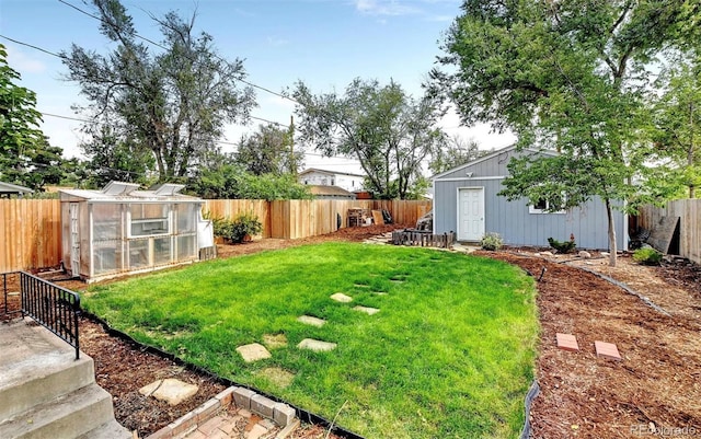 view of yard with an outdoor structure