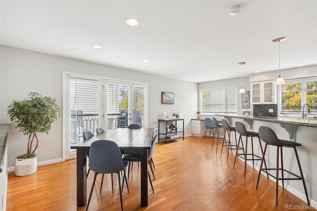 dining area featuring recessed lighting, baseboards, and light wood finished floors