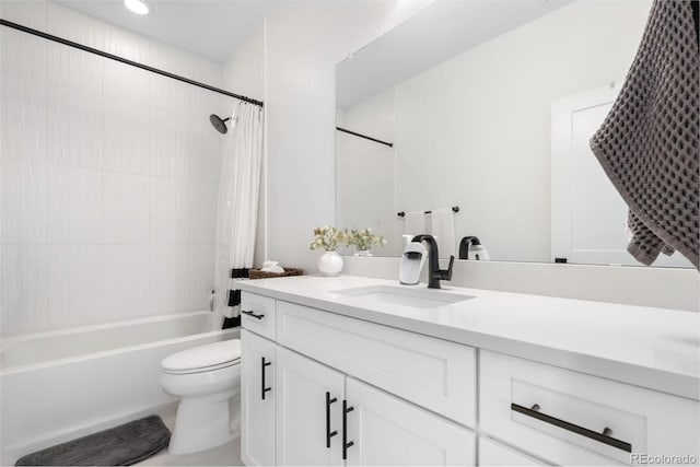 9140 Moondance Dr, Littleton, CO 80125 - full bath featuring vanity, toilet, shower / bath combo, and recessed lighting
