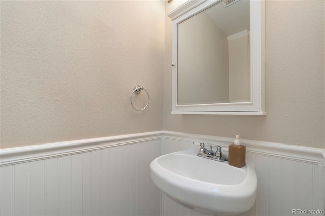 bathroom featuring sink