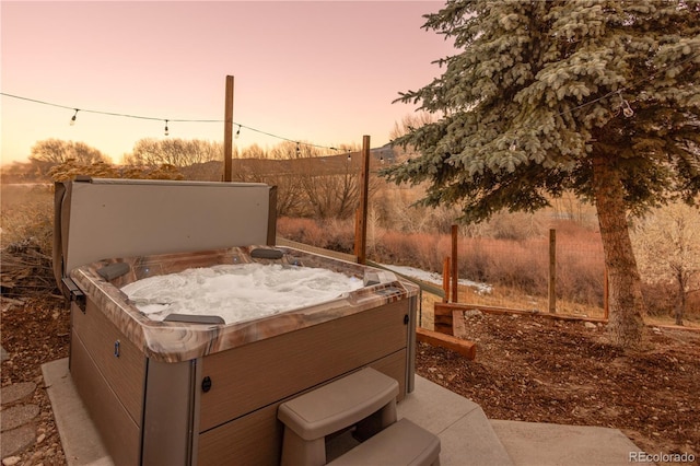 view of yard with a hot tub