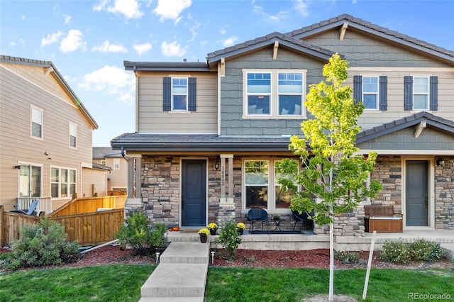 craftsman house featuring a front yard