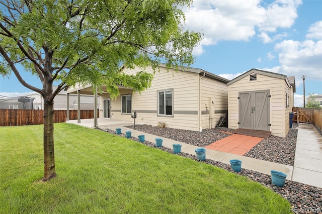 2328 Saddle Back Ct, Fort Lupton, CO 80621 - back of property featuring a patio area