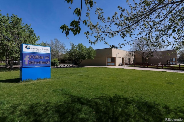 9867 W Berry Dr, Littleton, CO 80123 - view of community featuring a yard