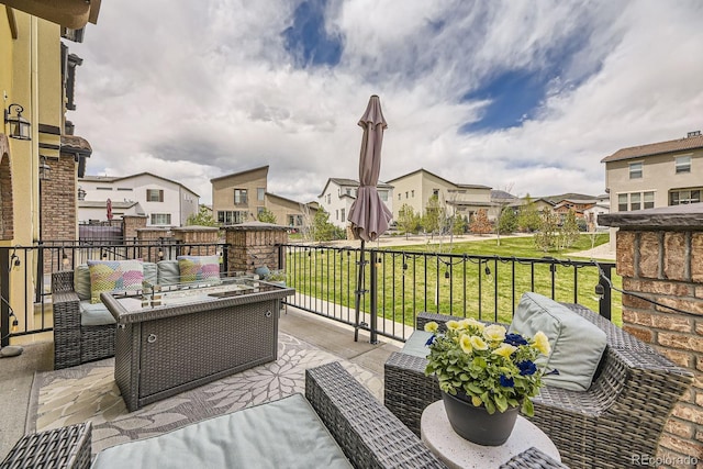 15576 W Washburn Cir, Lakewood, CO 80228 - view of patio featuring an outdoor hangout area and a residential view