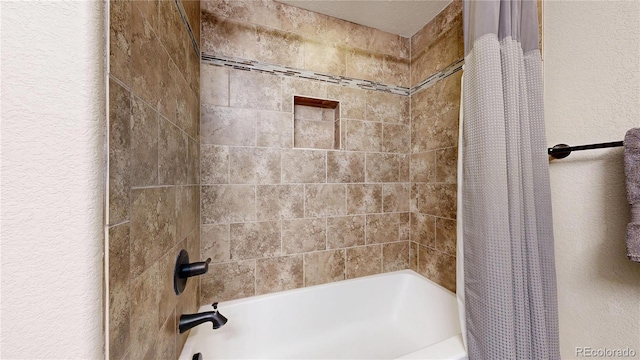 6945 N Fargo Trl, Littleton, CO 80125 - full bath with shower / bath combo and a textured wall