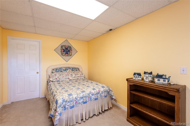bedroom with a drop ceiling, carpet flooring, visible vents, and baseboards