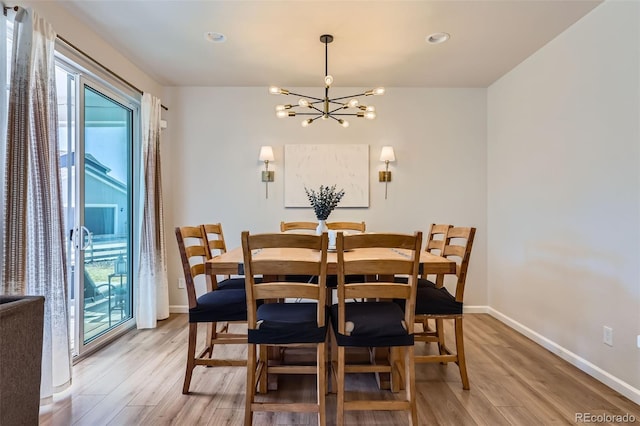 dining area with recessed lighting, light wood-style flooring, an inviting chandelier, and baseboards