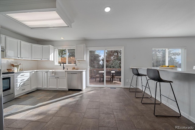 kitchen with tasteful backsplash, stainless steel appliances, and light countertops