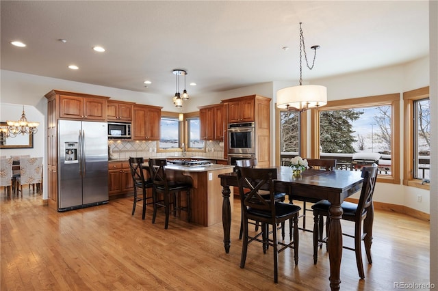 dining room featuring recessed lighting, light wood-style flooring, and baseboards