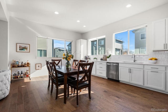 dining area with recessed lighting, dark wood finished floors, and baseboards