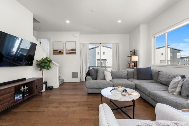 living room featuring dark wood-style floors, visible vents, a wealth of natural light, and recessed lighting