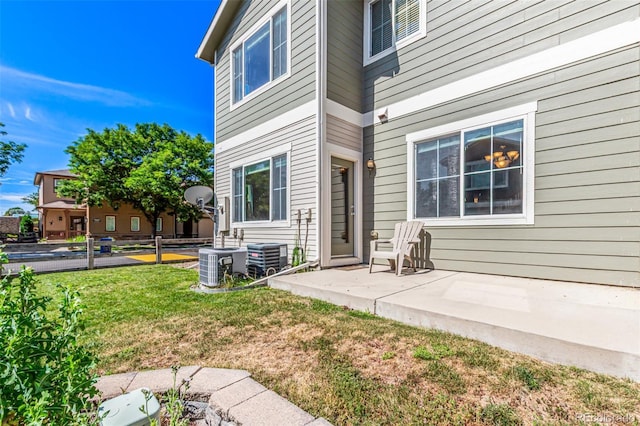 6190 S Oswego St, Englewood, CO 80111 - rear view of property featuring a patio area and a lawn