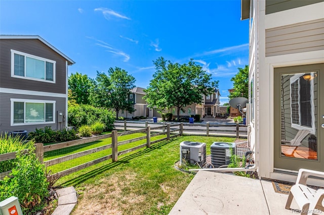 6190 S Oswego St, Englewood, CO 80111 - view of yard featuring a residential view and a patio