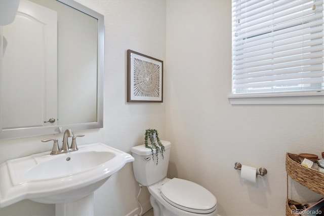 bathroom featuring toilet and sink