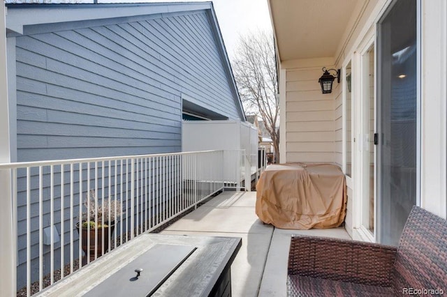 balcony featuring a grill