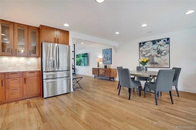 dining area featuring light wood-style floors, baseboards, and recessed lighting