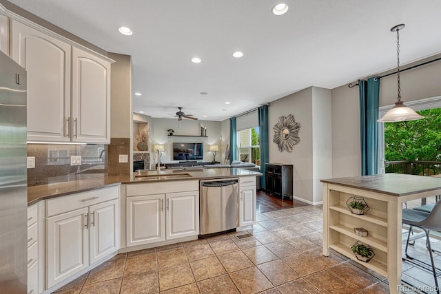 5625 S Buchanan St, Aurora, CO 80016 - kitchen featuring stainless steel appliances, a sink, ceiling fan, baseboards, and recessed lighting