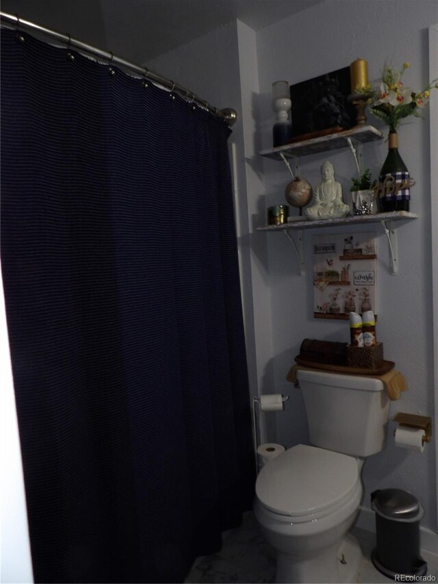 7651 State Highway 194, Las Animas, CO 81054 - full bath featuring toilet, a shower with shower curtain, and baseboards