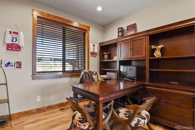 home office featuring light wood-style floors, baseboards, visible vents, and recessed lighting