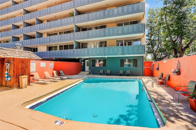 909 N Logan St Unit 1B, Denver, CO 80203 - community pool featuring a patio area