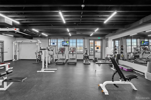 workout area featuring baseboards